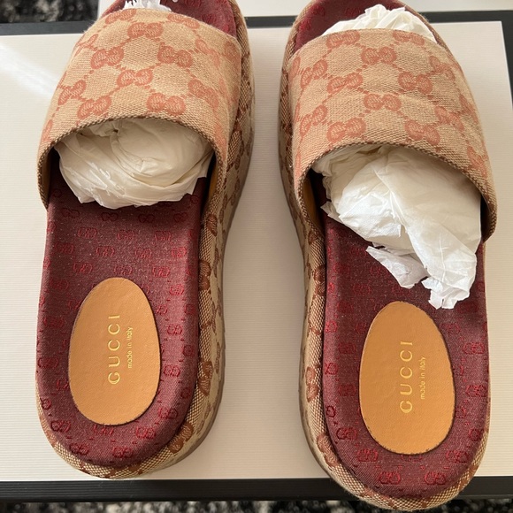 Original Gucci
Angelina logo-detailed coated-canvas platform sandals
Beige - Picture 6 of 10